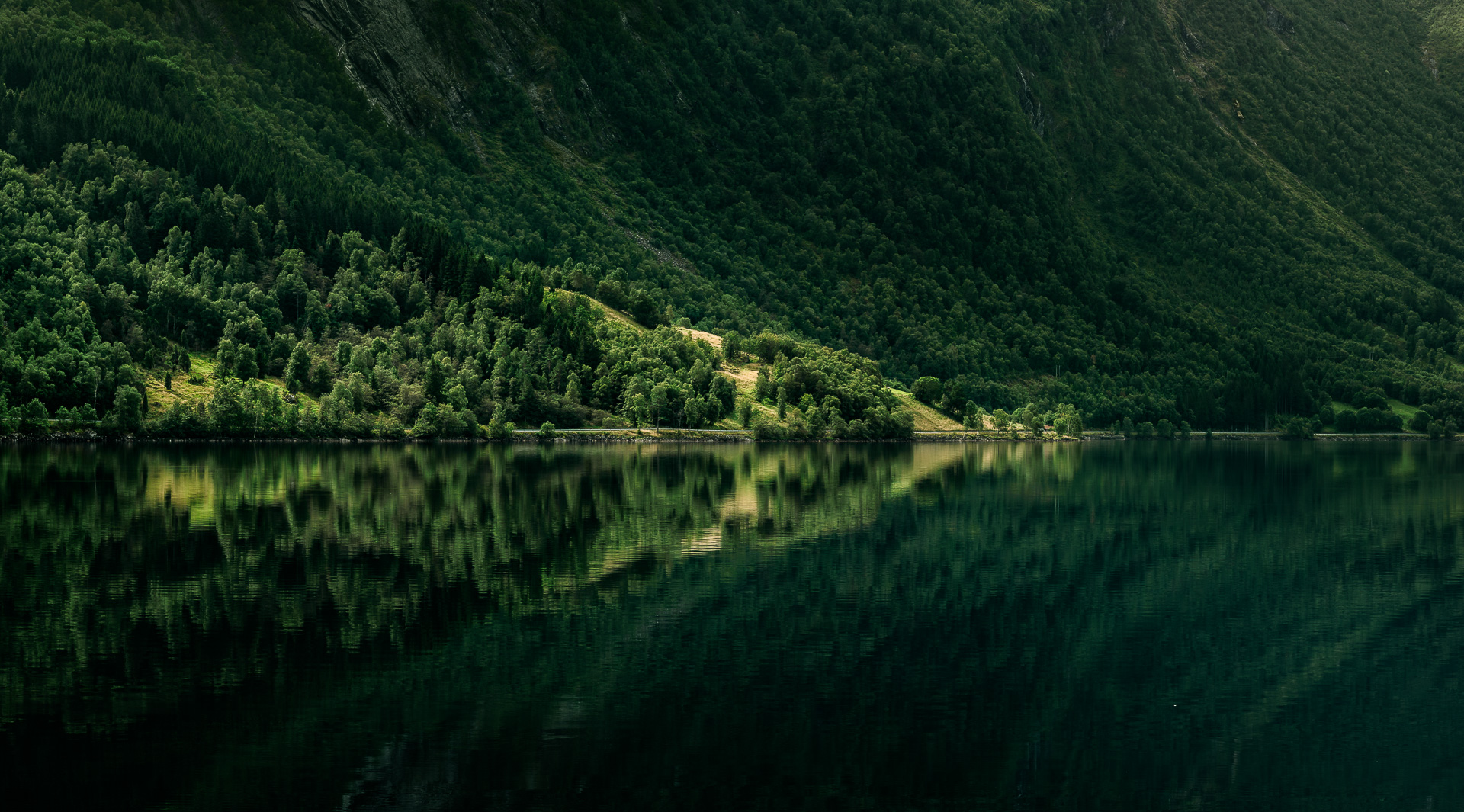 Speilbildet by Adam Lack